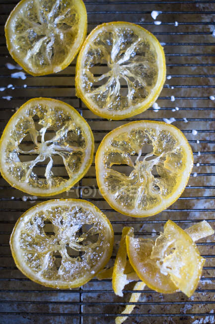 Fatias de limão cristalizadas vista close-up — Fotografia de Stock