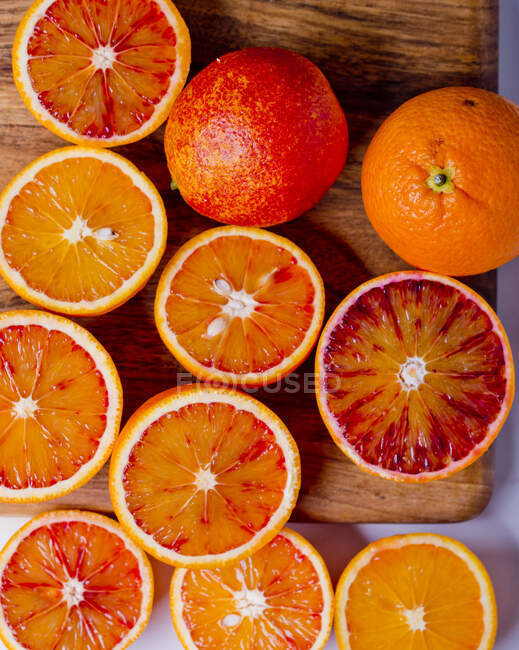 Кровавые апельсины вблизи — стоковое фото