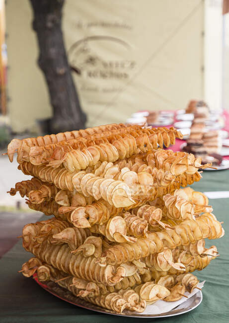 Patatine fritte sugli spiedini (Ungheria) — Foto stock