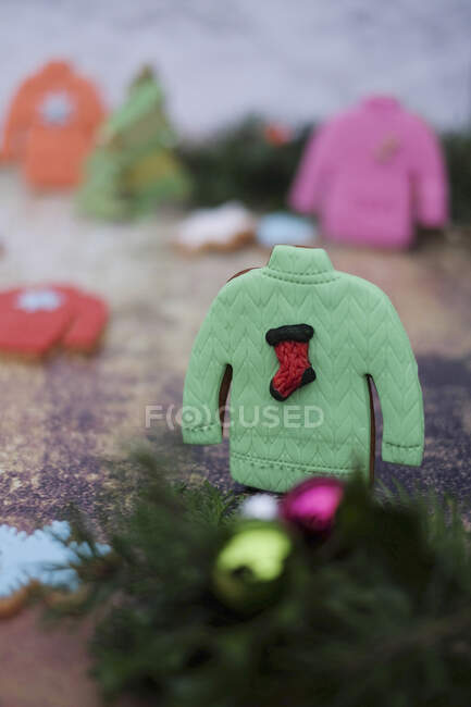 Gestrickte Pullover-Kekse zu Weihnachten — Stockfoto
