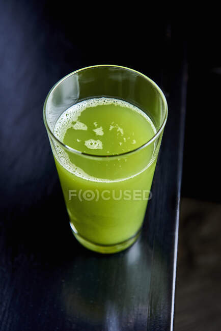 An apple, cucumber and celery smoothie in a glass — Stock Photo