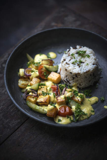 Vegan turnip curry with rice — Stock Photo