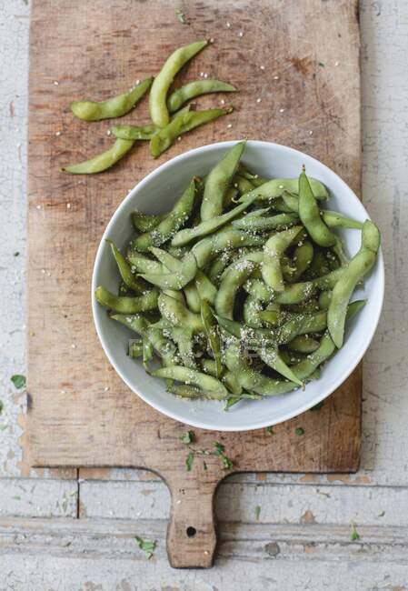 Edamame in a small dish (top view) — Stock Photo