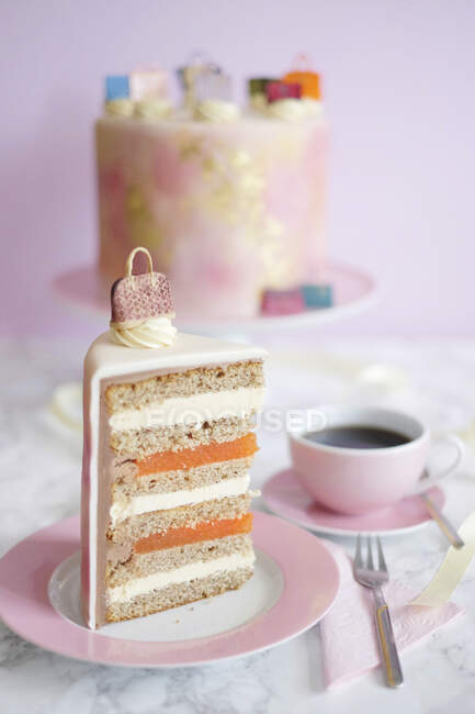 Walnut and peach layer cake, decorated with handbag — Stock Photo