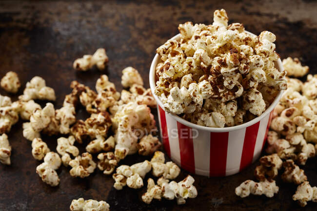 Kürbiskuchen gewürzt Wasserkocher Popcorn — Stockfoto