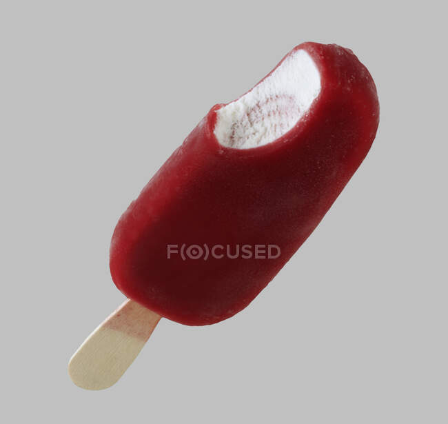 Blackcurrant Ice Lolly close-up view — Stock Photo