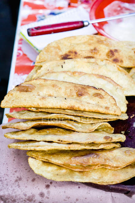 Empanadas au marché Etla à Oaxaca de Juarez, Mexique — Photo de stock