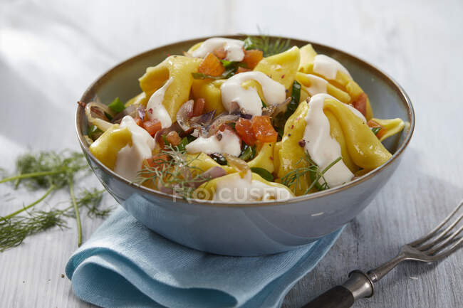 Tortelloni salad with mayonnaise — Stock Photo