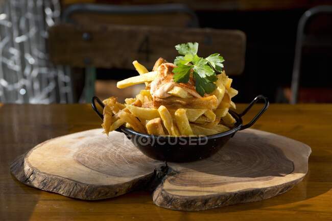 French fries in an iron pan — Stock Photo