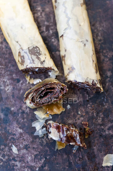 Schokoladengefülltes Baklava-Filo-Gebäck vom Balkan, Naher Osten — Stockfoto