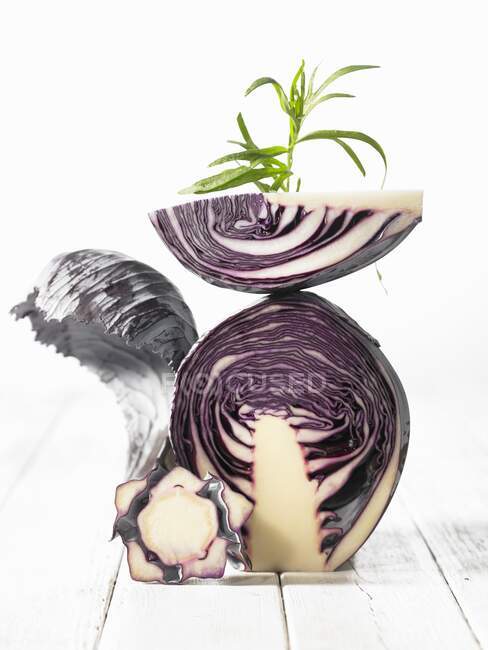 Red cabbage pieces, artistically stacked — Stock Photo