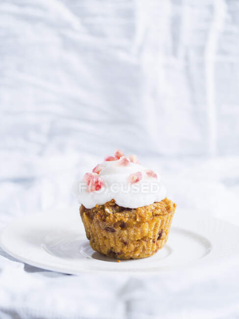 Vegan gluten free pumpkin cupcake with coconut cream topping — Stock Photo