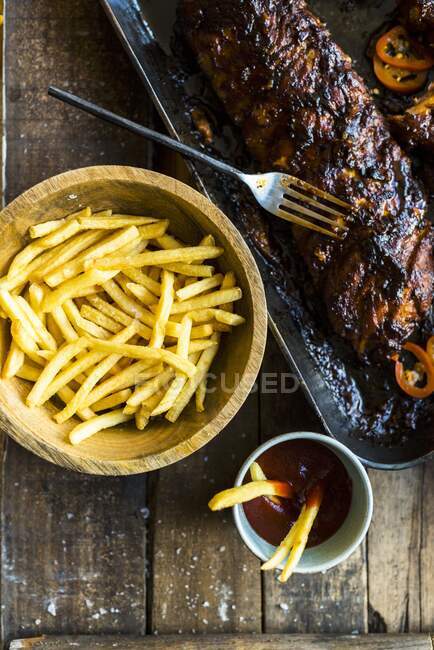 Pork ribs and french fries — Stock Photo