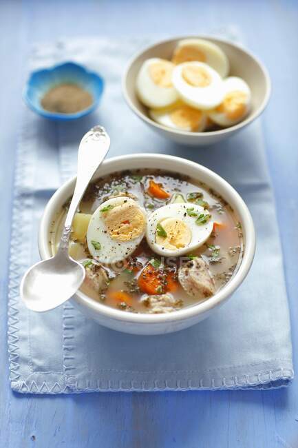 Garlic soup with egg and white cabbage — Stock Photo