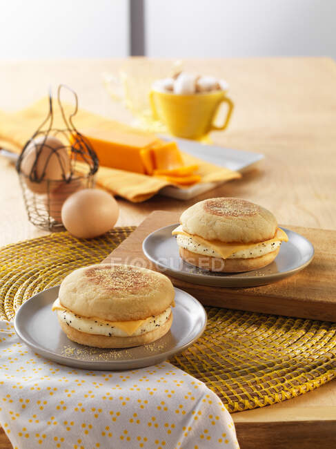 English muffins for breakfast served at table on plates — Stock Photo