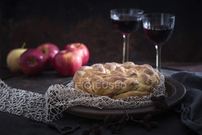 Vegan apple and yeast cake with icing — Stock Photo