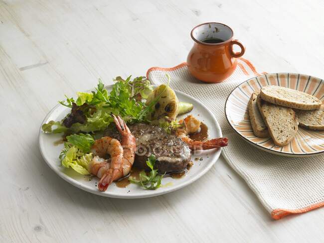 Surf And Turf (steak with prawns) — Stock Photo