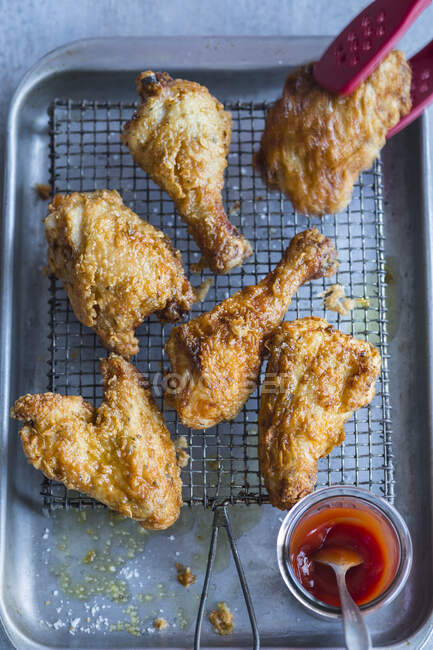 Deep-fried buttermilk spicy chicken — Stock Photo