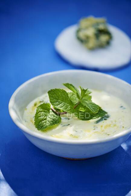 Yoghurt soup with mint — Stock Photo