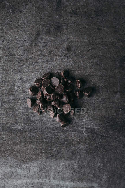 Pépites de chocolat noir vue rapprochée — Photo de stock