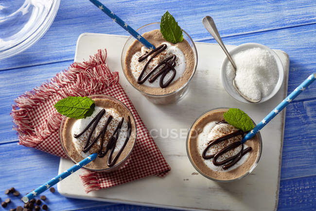 Coffee frappes with chocolate and mint — Stock Photo