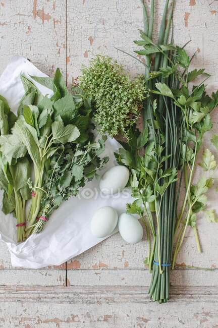 Various fresh herbs for making green sauce (top view) — Stock Photo