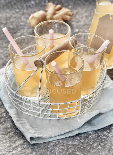 Four glasses of lemon switchel with straws — Stock Photo