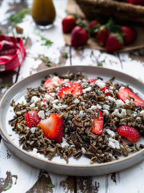 Wild rice salad with strawberries and feta cheese — Stock Photo