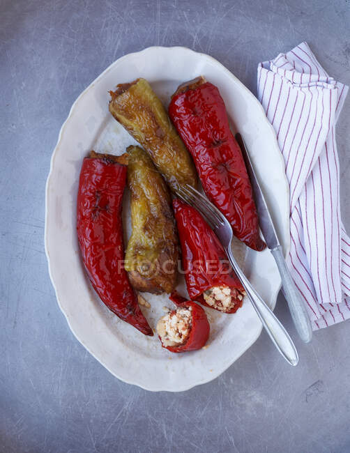 Roasted, stuffed chilli peppers — Stock Photo