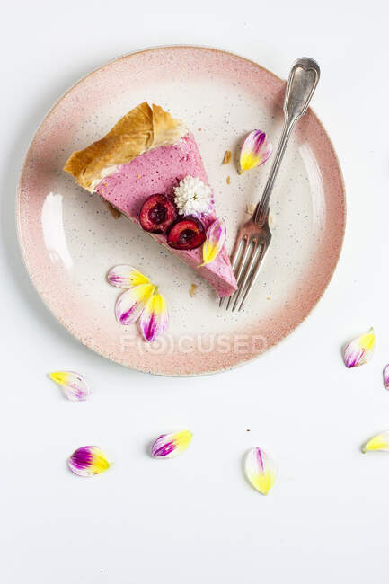 Torta de mousse de cereja com massa filo — Fotografia de Stock