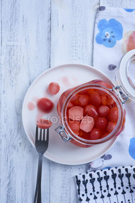 Pickled radishes in a glass (Japan) — Stock Photo