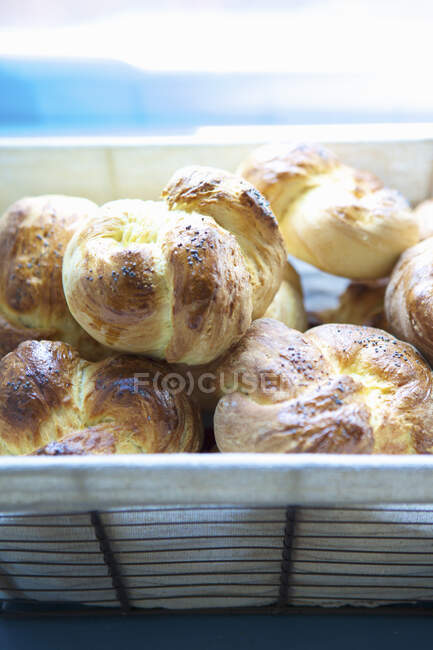 Poppy seed bread rolls in a bread basket — Stock Photo