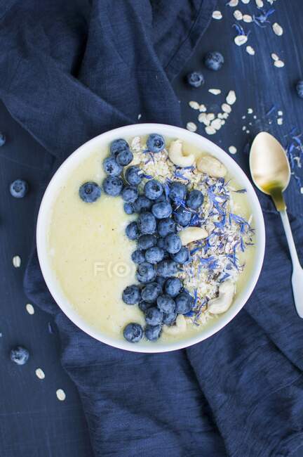 Pineapple smoothie bowl with blueberries and cashew nuts — Stock Photo