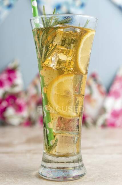 Close-up shot of delicious ice tea — Stock Photo