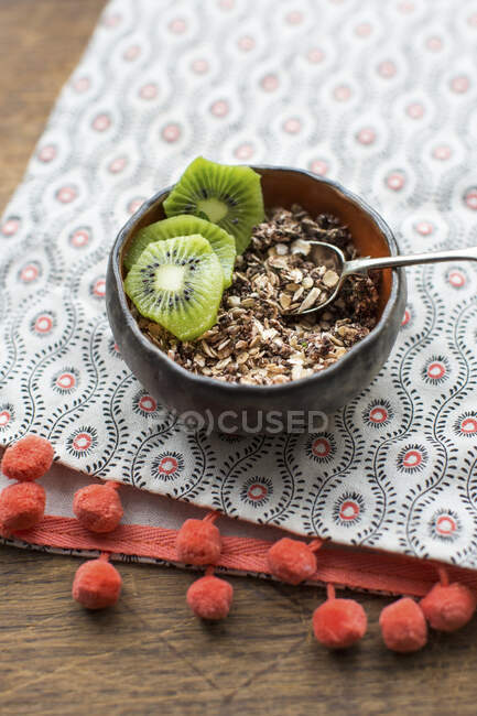Bowl of muesli with kiwi — Stock Photo