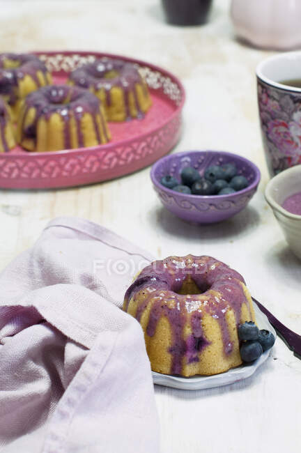 Mini Gugelhupfe with blueberries — Stock Photo
