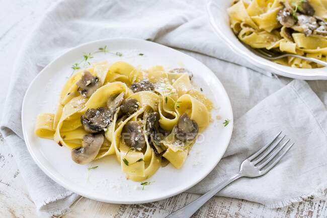 Pappardelle Pasta with Mushrooms and fresh herbs — Stock Photo