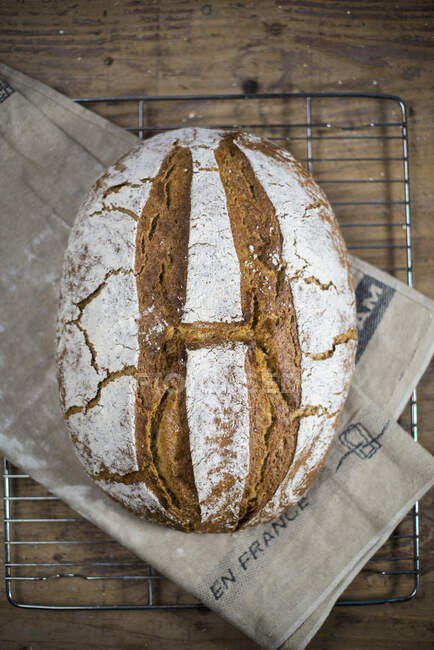 Sourdough bread on a linen cloth — Stock Photo
