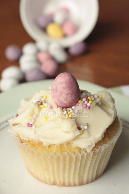 Cupcake de Pascua vista de cerca - foto de stock