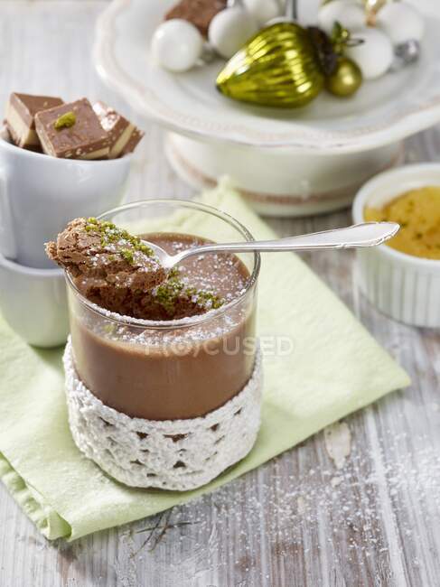 Praline mousse with orange fillets — Stock Photo