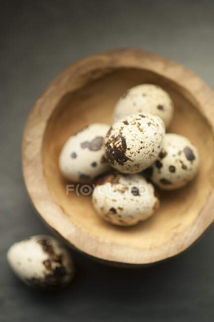Quail eggs in mini wooden bowl — Stock Photo