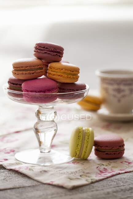 Close-up shot of delicious Macaroons and tea — Stock Photo