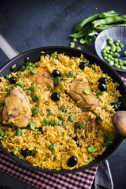 Saffron rice with chicken, peas and fava beans — Stock Photo