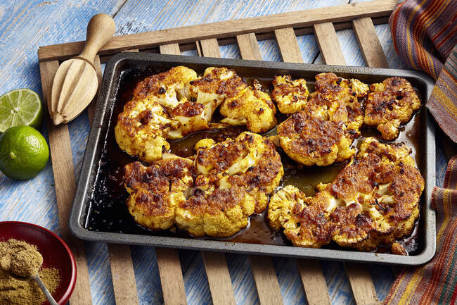 Roasted curried cauliflower close-up view — Stock Photo