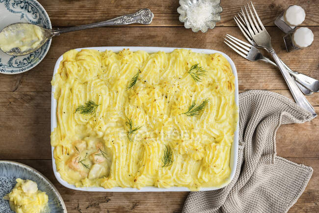 Close-up shot of delicious Fish pie with dill — Stock Photo
