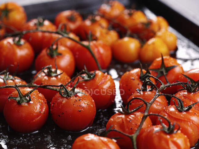 Roasted Whole Cherry Tomatoes — Stock Photo