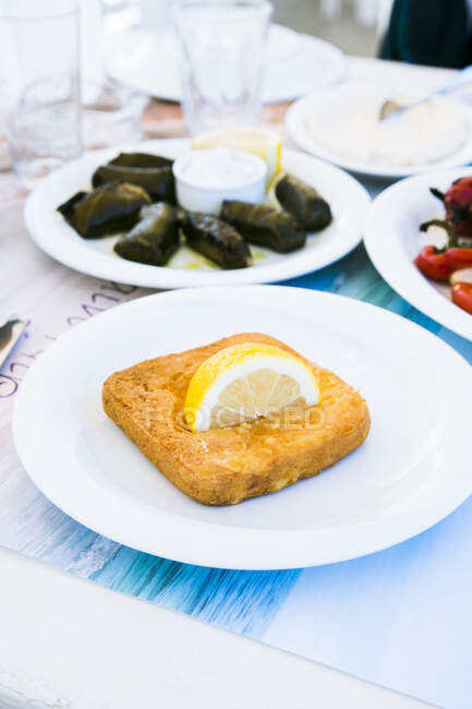 Saganaki - Feta frita griega - foto de stock