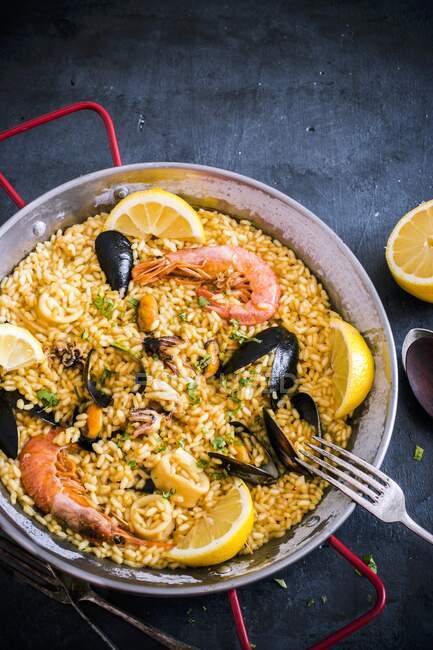 Paella with seafood (Spain) — Stock Photo