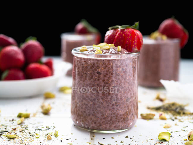 Erdbeer-Chiapudding als gesundes Dessert — Stockfoto
