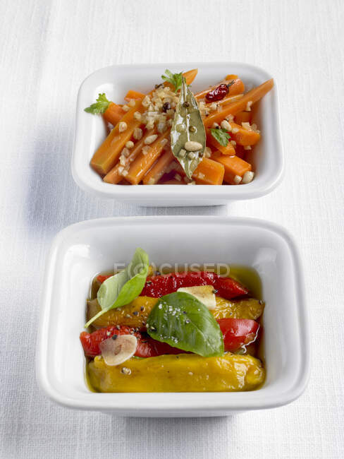 Marinated carrots and colourful peppers — Stock Photo